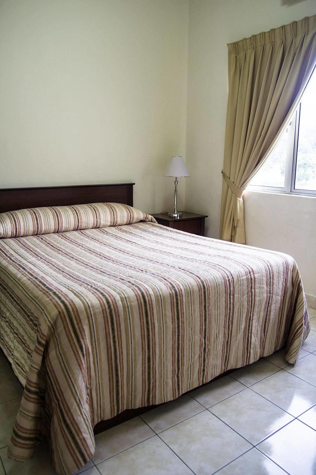 Suria Service Apartment-Hotel Bukit Merah Eksteriør billede